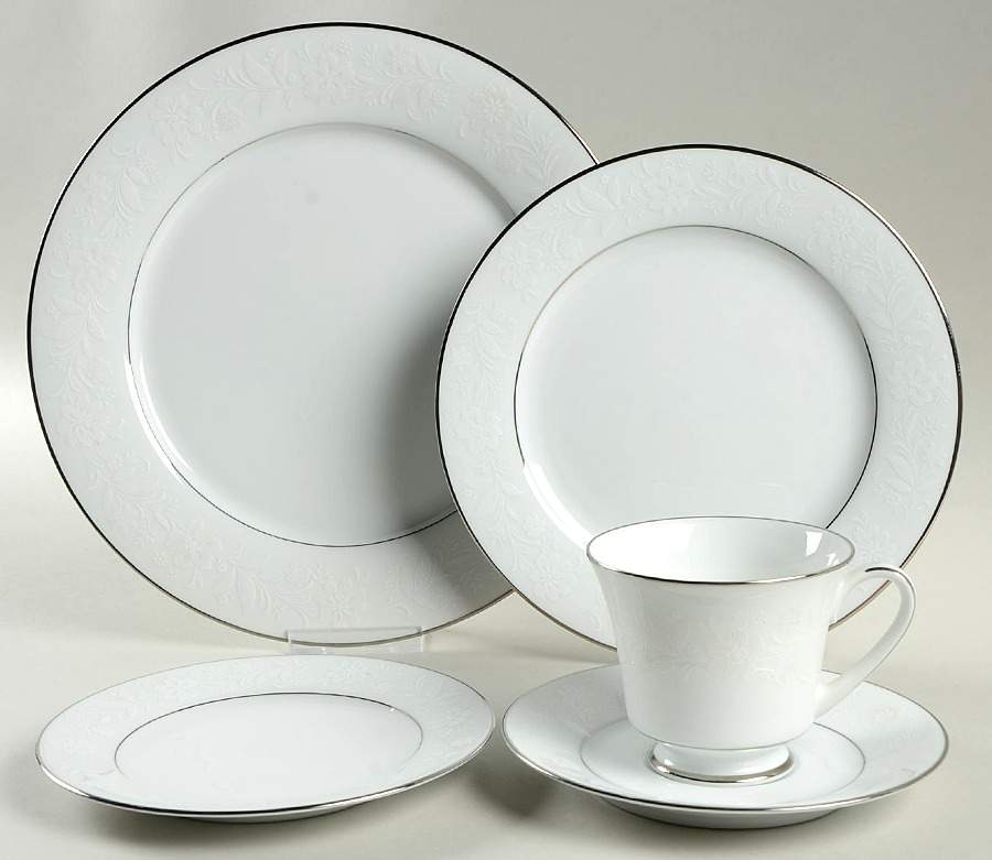 Ranier 40 Piece Estate Set by Noritake-1