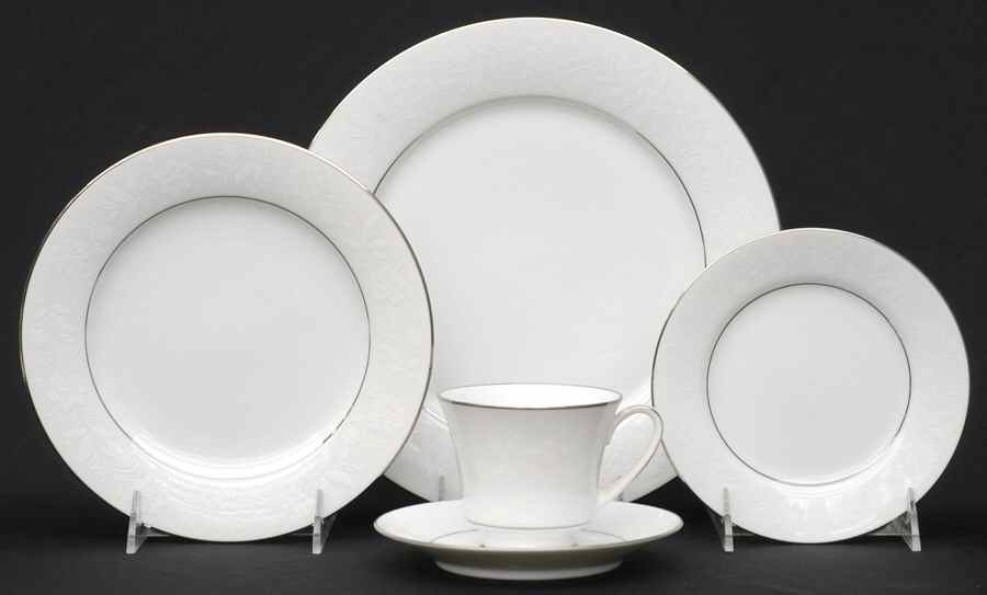 Ranier 5 Piece Place Setting by Noritake-1