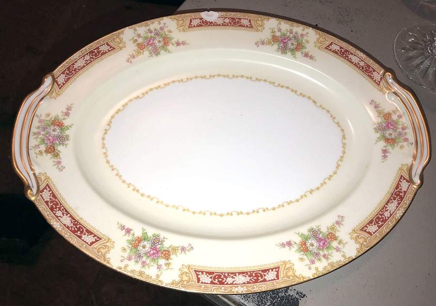 Redlace 10" Oval Serving Platter by Noritake-1