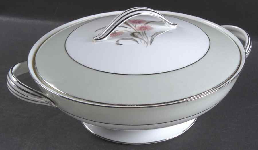 Regina Round Covered Vegetable by Noritake-1