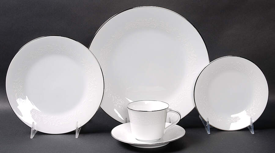 Reina (#6450Q) 40 Piece Estate Set by Noritake-1