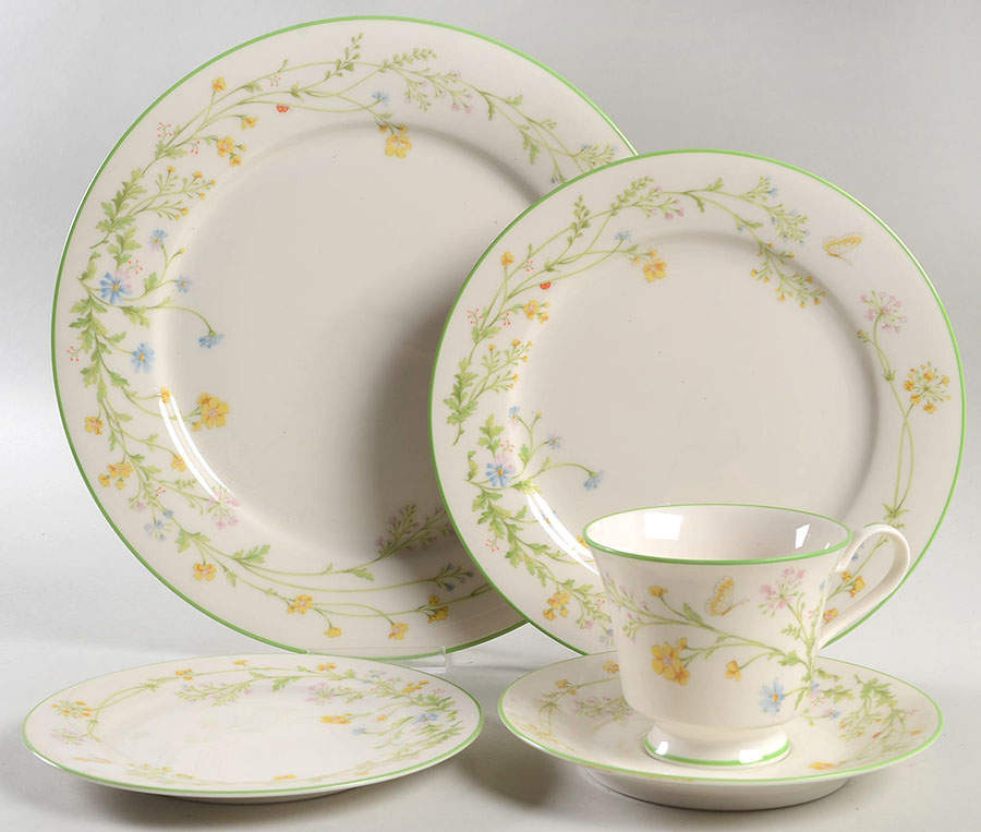Reverie (Green Trim) 5 Piece Place Setting by Noritake-1
