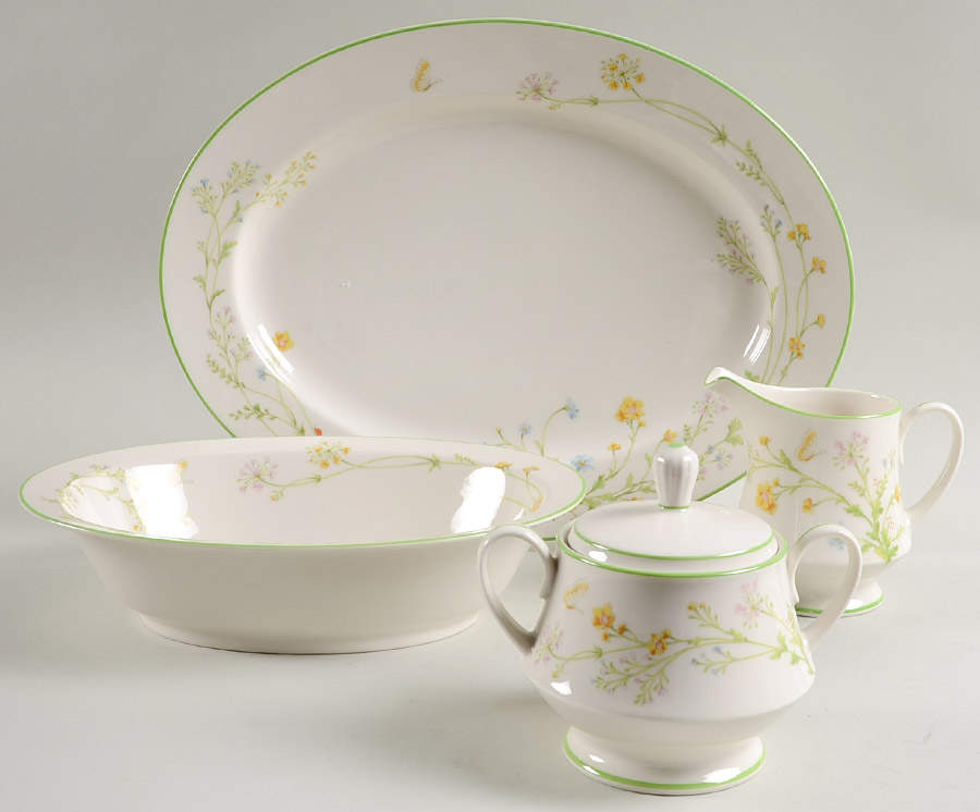 Reverie (Green Trim) 5 Piece Hostess Set by Noritake-1
