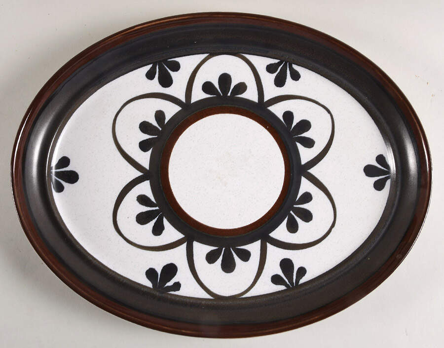 Riviera 14" Oval Serving Platter by Noritake-1