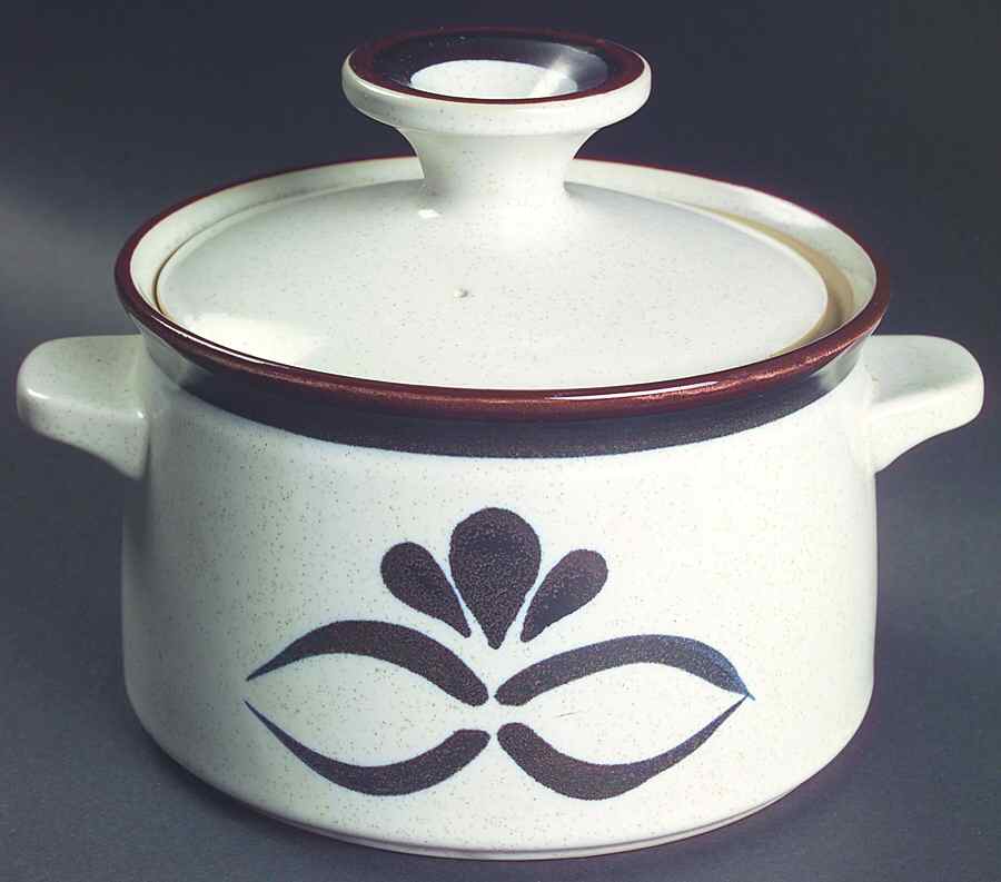 Riviera 1.25 Qt Round Covered Casserole by Noritake-1