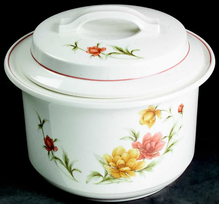 Roanoke 2.5 Qt Round Covered Casserole by Noritake-1
