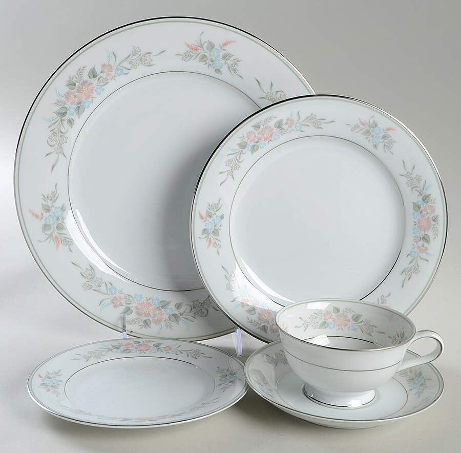 Romance 40 Piece Estate Set by Noritake-1