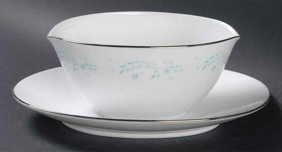 Rondeau Gravy Boat with Attached Underplate by Noritake-1