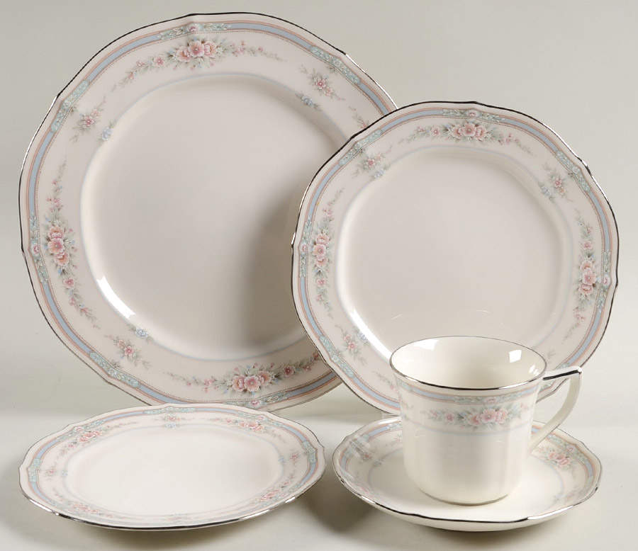 Rothschild 40 Piece Estate Set by Noritake-1