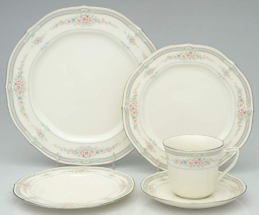 Rothschild 40 Piece Estate Set by Noritake-1