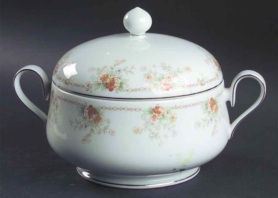 Roundelay Round Covered Vegetable by Noritake-1