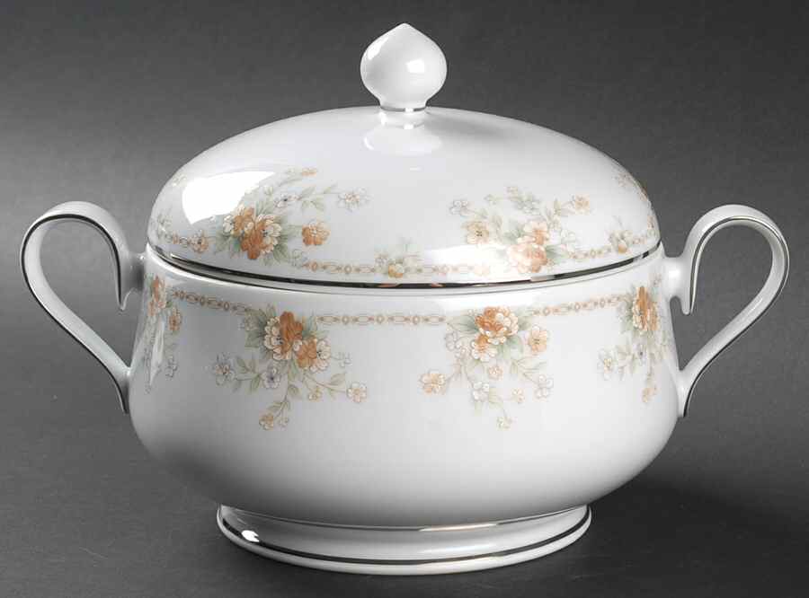 Roundelay 2 Qt Round Covered Casserole by Noritake-1
