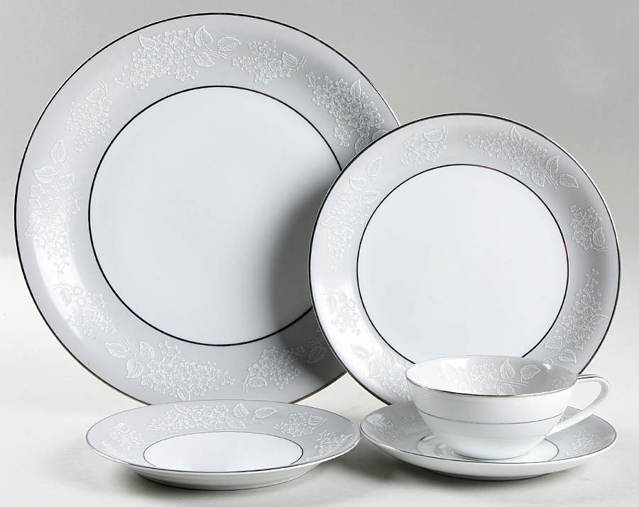 Sabrina 5 Piece Place Setting by Noritake-1