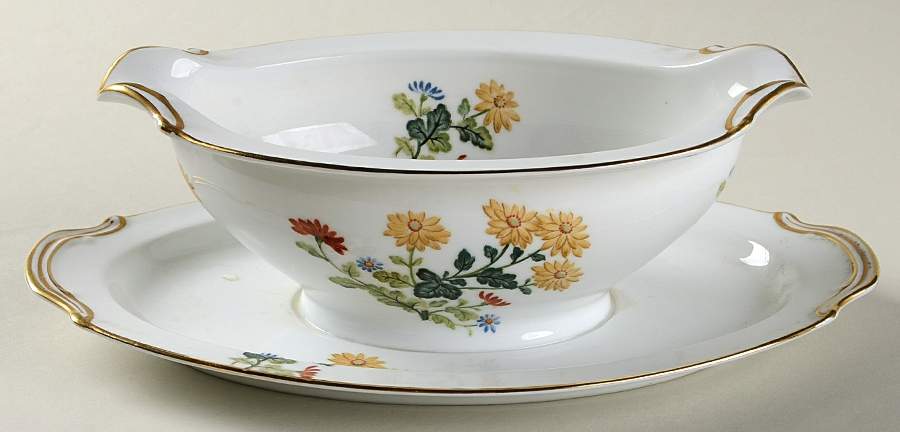 Sandra Gravy Boat with Attached Underplate by Noritake-1