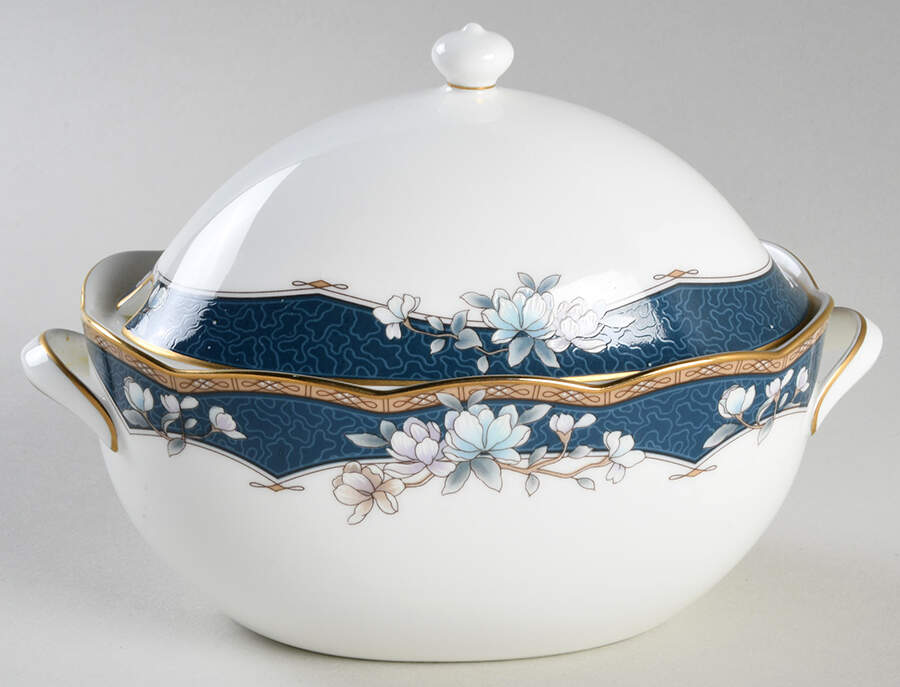Sandhurst Gravy Boat & Lid by Noritake-1