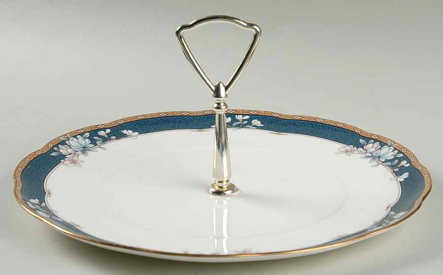 Sandhurst Round Serving Plate with Handle (DP) by Noritake-1