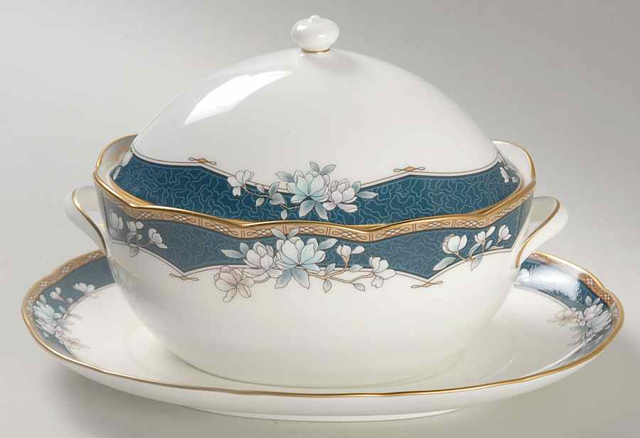 Sandhurst Gravy Boat & Lid w/Underplate by Noritake-1