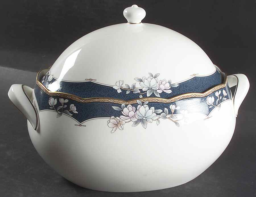 Sandhurst Oval Tureen & Lid by Noritake-1