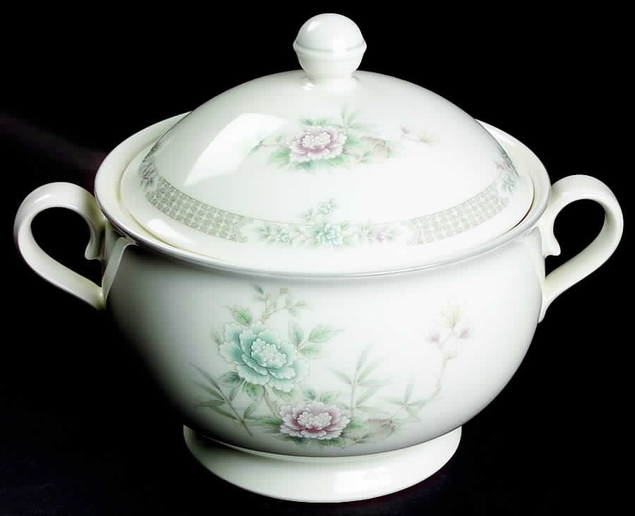Santiago 2 Qt Round Covered Casserole by Noritake-1