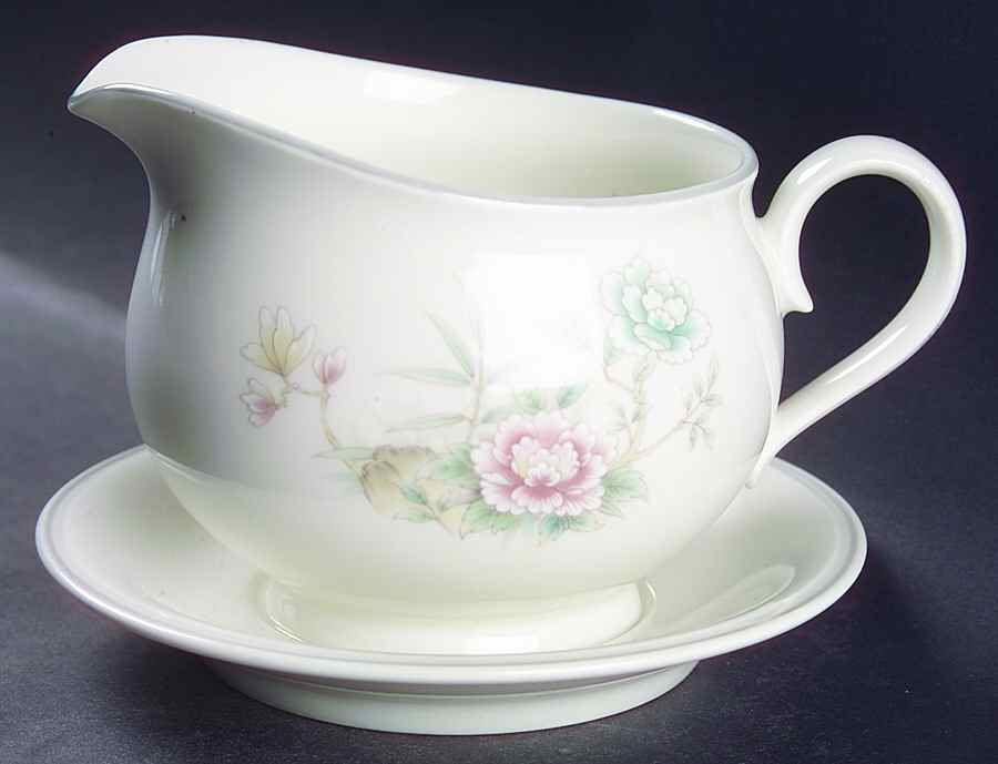 Santiago Round Gravy Boat/Attached Underplate by Noritake-1