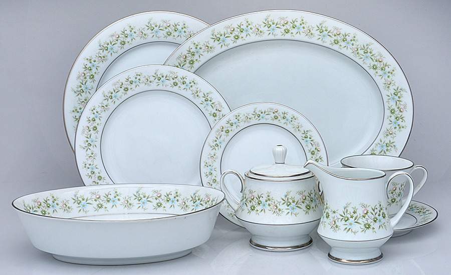Savannah (Rim, Platinum) 45 Piece Starter Set by Noritake-1