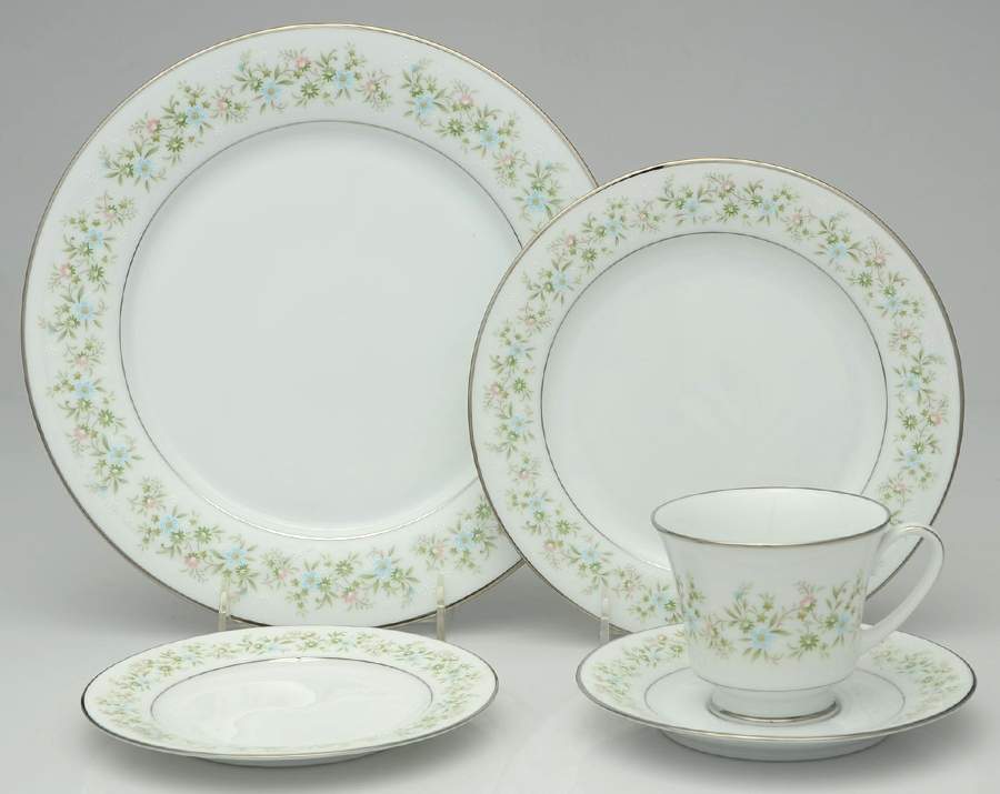 Savannah (Rim, Platinum) 40 Piece Estate Set by Noritake-1