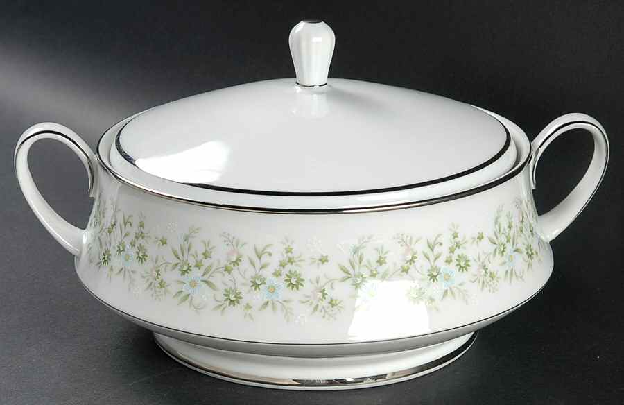 Savannah (Rim, Platinum) Round Covered Vegetable by Noritake-1