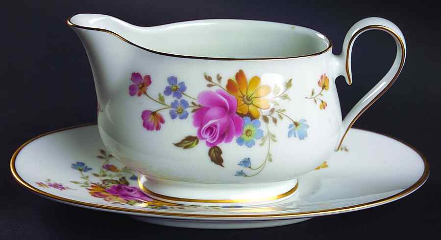 Scala Gravy Boat & Underplate by Noritake-1