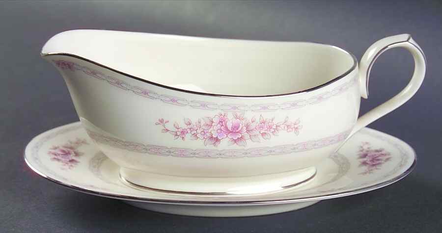 Scarborough Gravy Boat & Underplate by Noritake-1