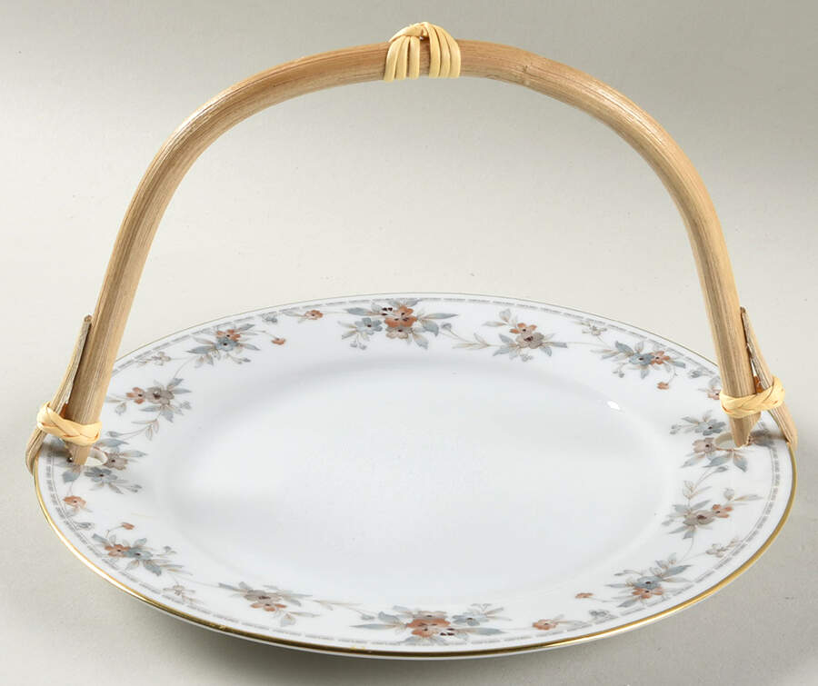 Secret Love 5 3/8"-5 5/8" Bamboo Handled Serving Plate  HC by Noritake-1