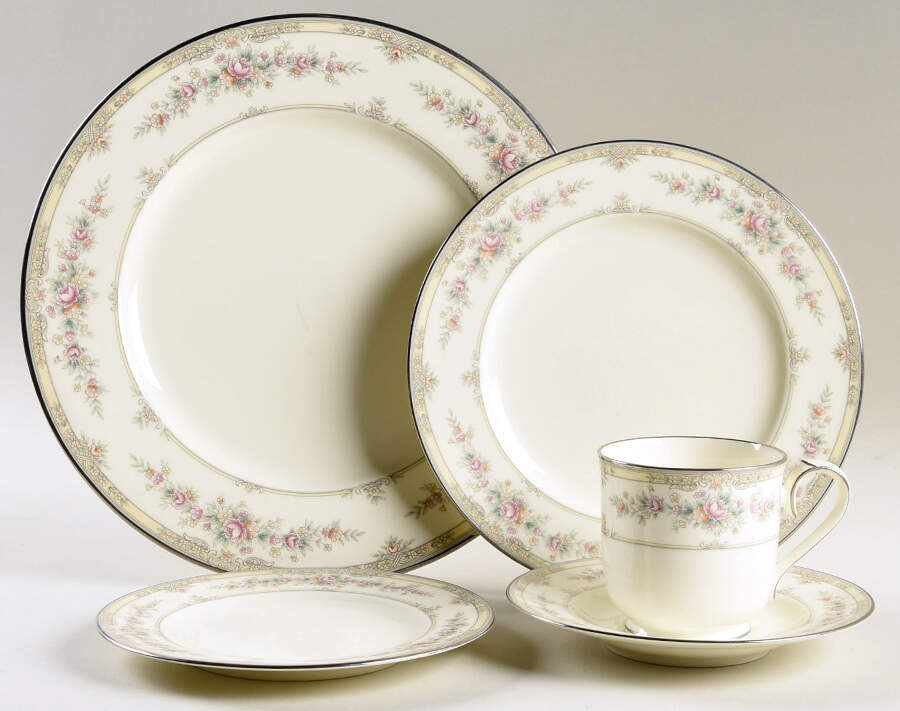 Shenandoah 40 Piece Estate Set by Noritake-1