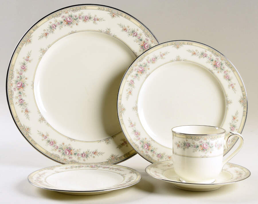 Shenandoah 40 Piece Estate Set by Noritake-1