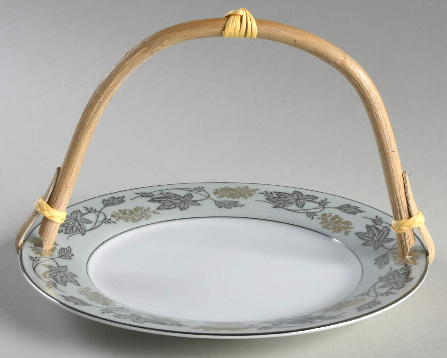 Silvine 5 3/8"-5 5/8" Bamboo Handled Serving Plate  HC by Noritake-1
