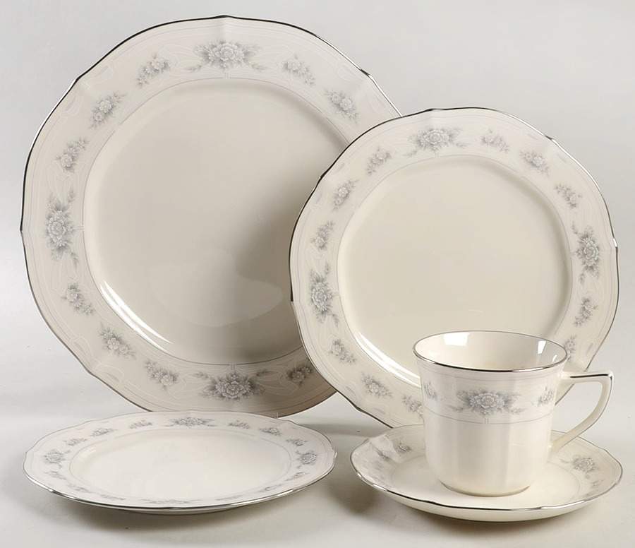 Southern Lace 5 Piece Place Setting by Noritake-1
