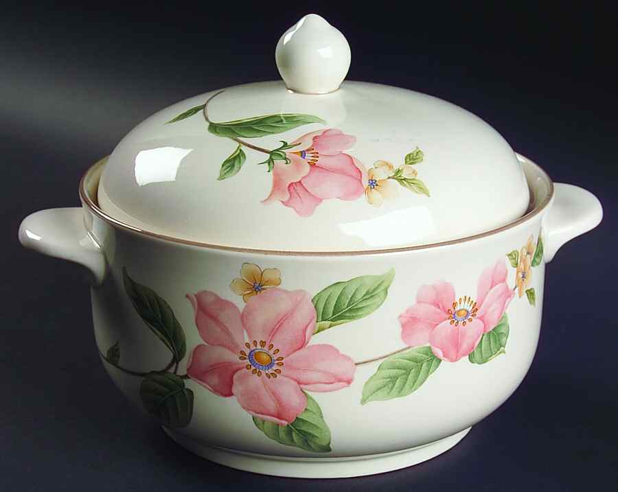 Spring Debut 2 Qt Round Covered Casserole by Noritake-1