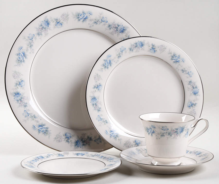 Splendor 5 Piece Place Setting by Noritake-1