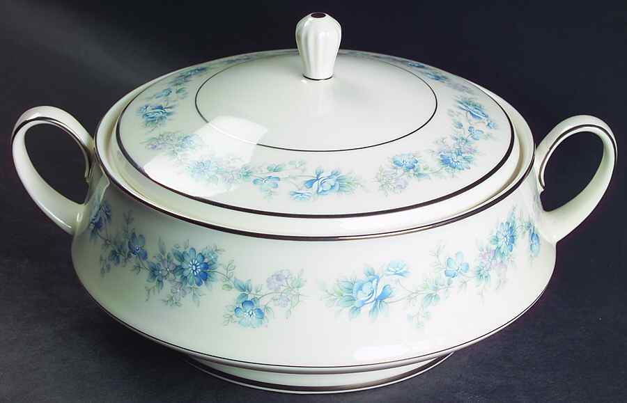 Splendor Round Covered Vegetable by Noritake-1