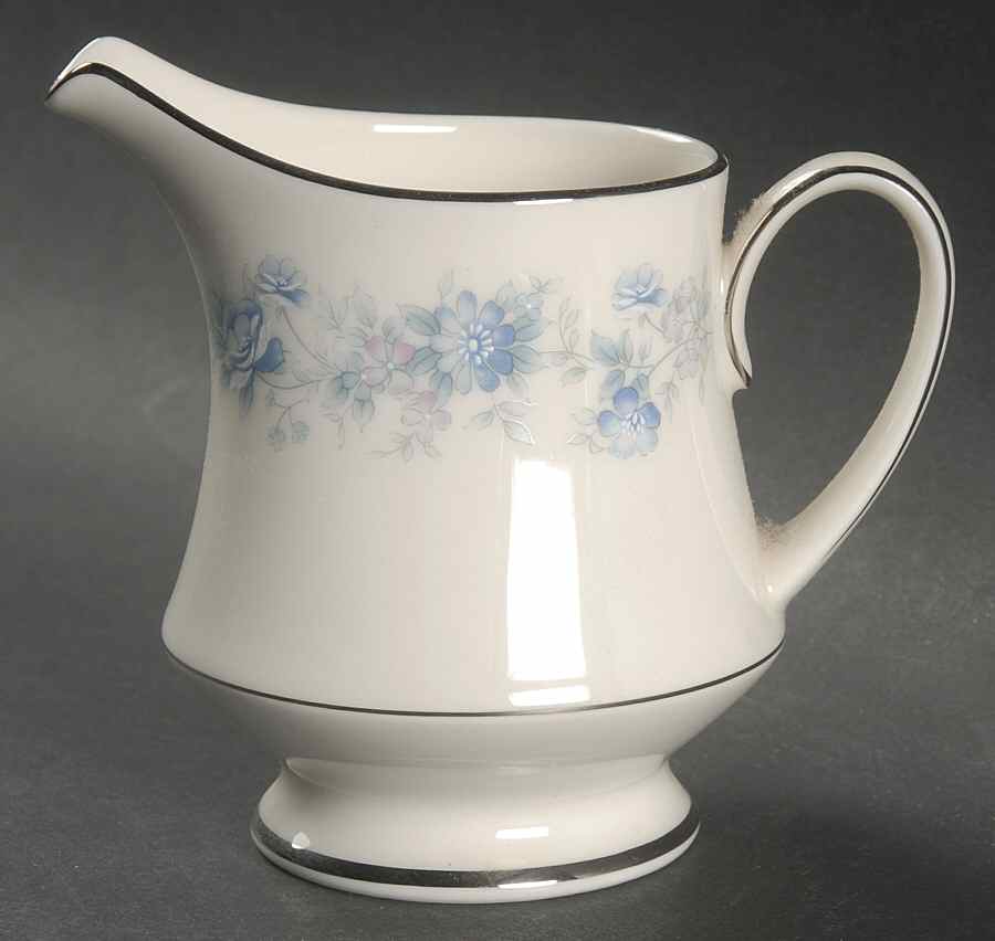 Splendor Creamer by Noritake-1