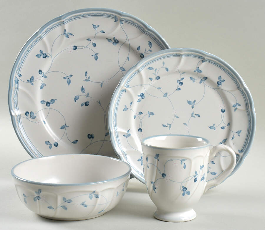 Strawberry Delight 4 Piece Place Setting by Noritake-1