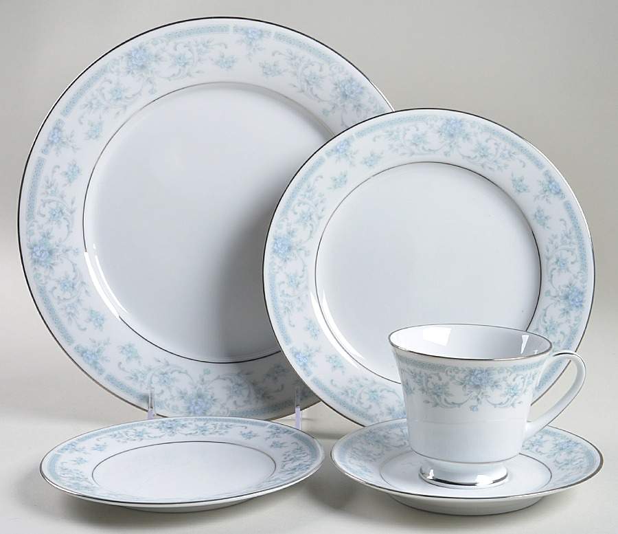 String of Pearls 5 Piece Place Setting by Noritake-1