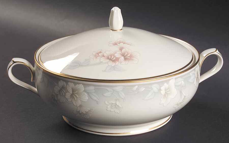 Susan Anne Round Covered Vegetable by Noritake-1