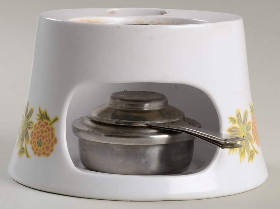 Sunny Side Fondue Pot with Lid, Stand and Burner by Noritake-1