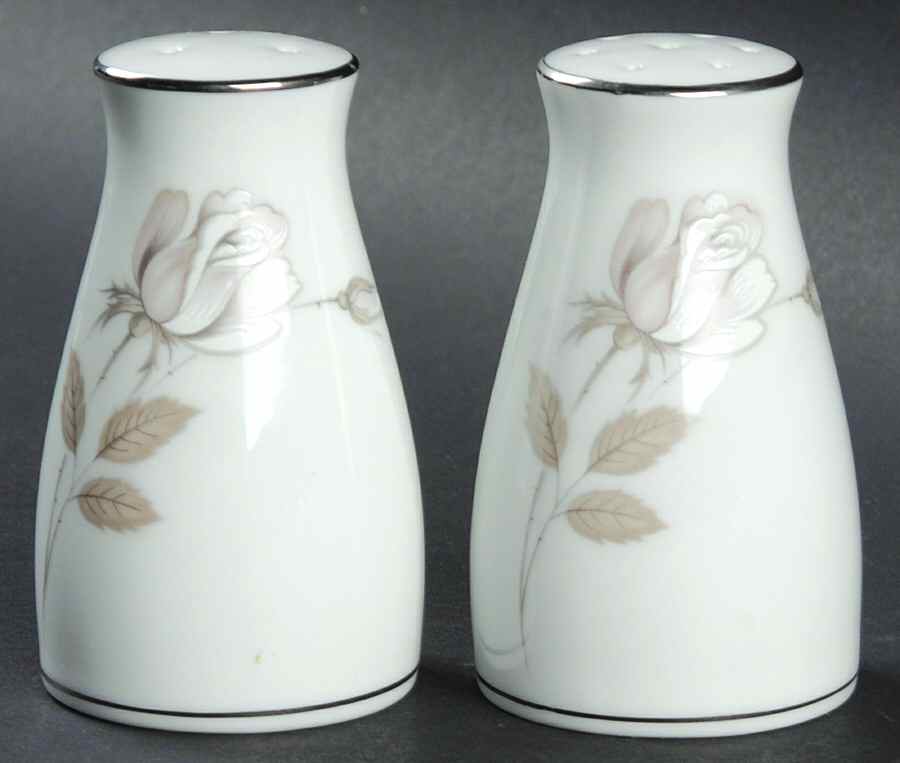 Sweet Talk Salt & Pepper Set by Noritake-1