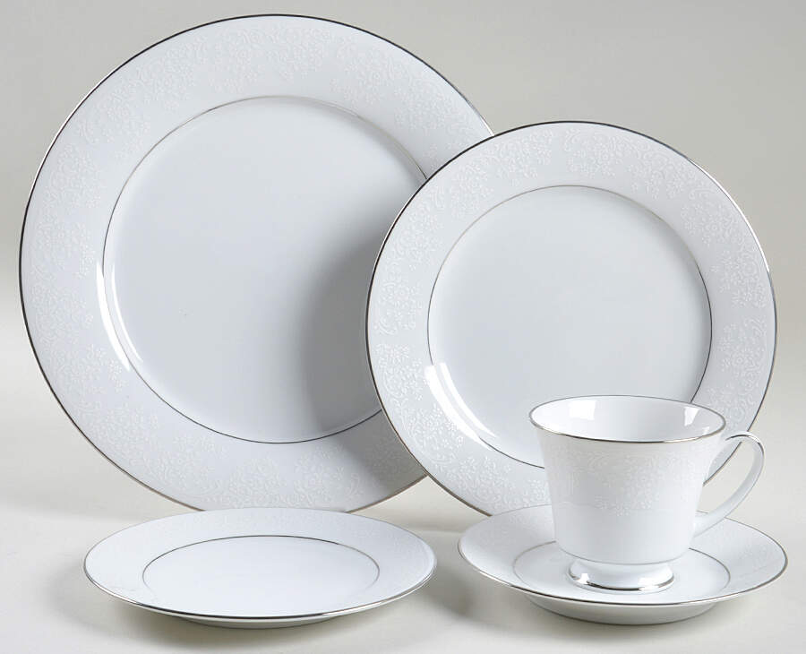 Tahoe 40 Piece Estate Set by Noritake-1