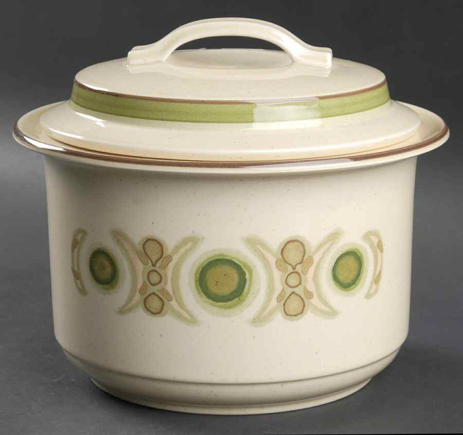 Talisman 2.5 Qt Round Covered Casserole by Noritake-1