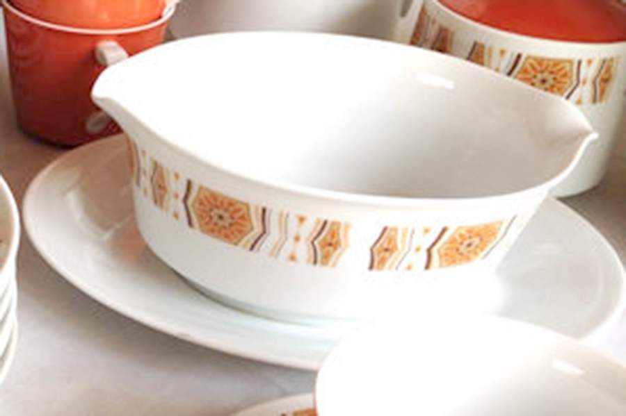 Tamala Gravy Boat with Attached Underplate by Noritake-1