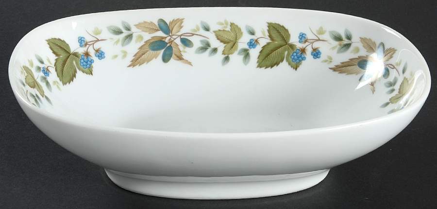 Tara 10" Oval Vegetable Bowl by Noritake-1