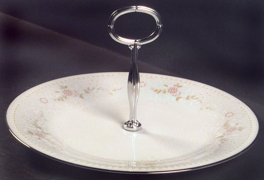 Temptation Round Serving Plate with Center Handle (Dp) Hc by Noritake-1