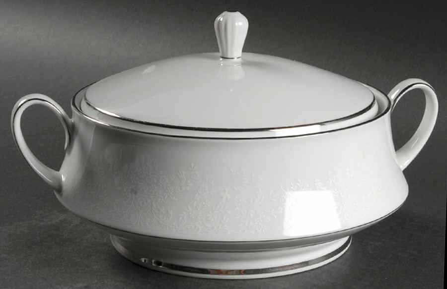 Thule (2020, 3082, P572) Round Covered Vegetable by Noritake-1
