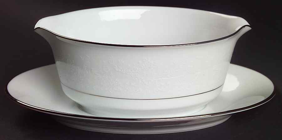 Thule (2020, 3082, P572) Gravy Boat with Attached Underplate by Noritake-1